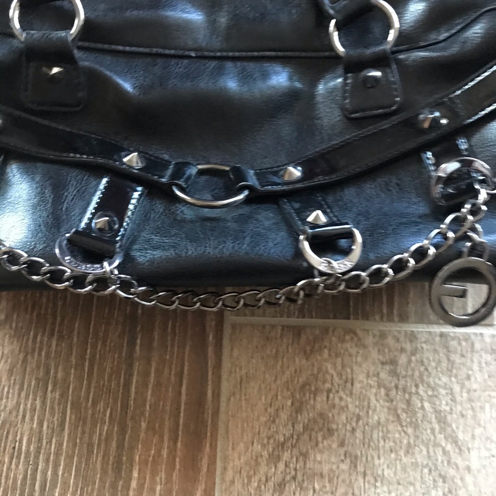 Vintage Guess shoulder bag black with chains - Picture 2 of 6